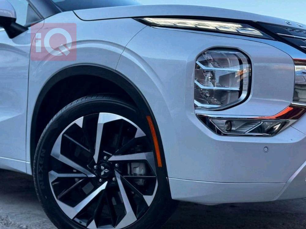 میتسوبیشی ئاوتلاندەر